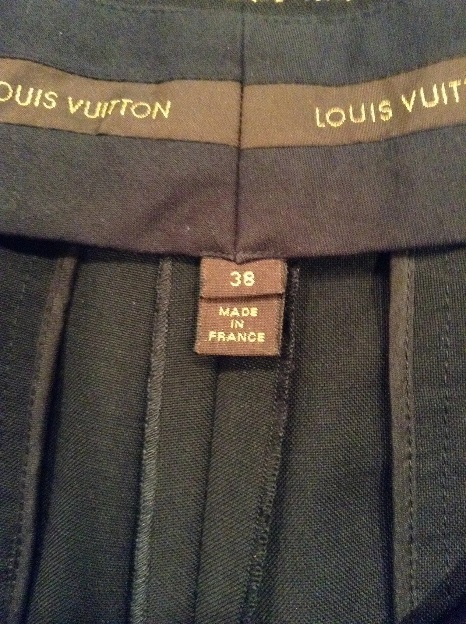 Louis Vuitton - Black Satin Front Capri Pants - FR 38